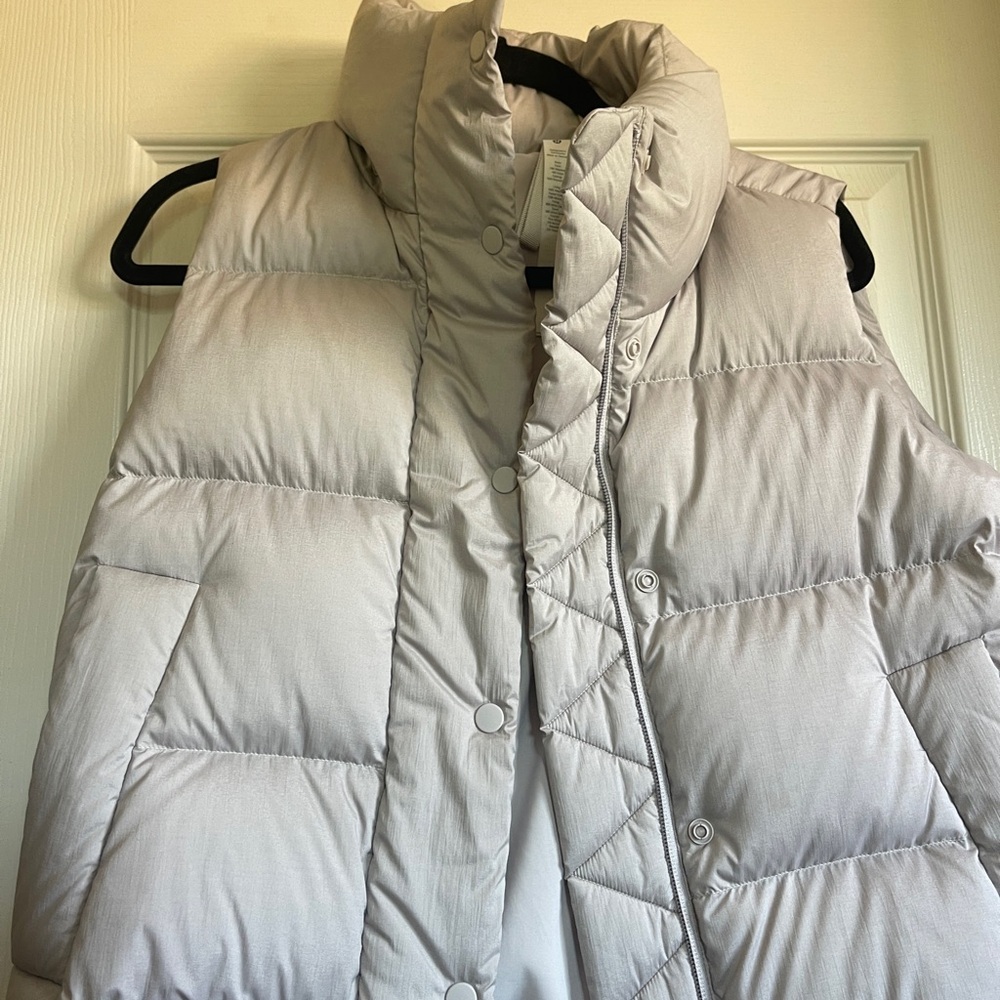 Lululemon Puffer Vest in Light Gray